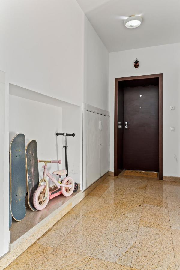125 Sqm Family Friendly With Kids Room Bucarest Exterior foto