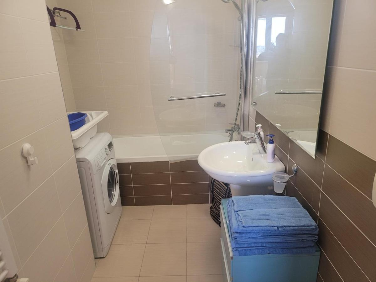 125 Sqm Family Friendly With Kids Room Bucarest Exterior foto