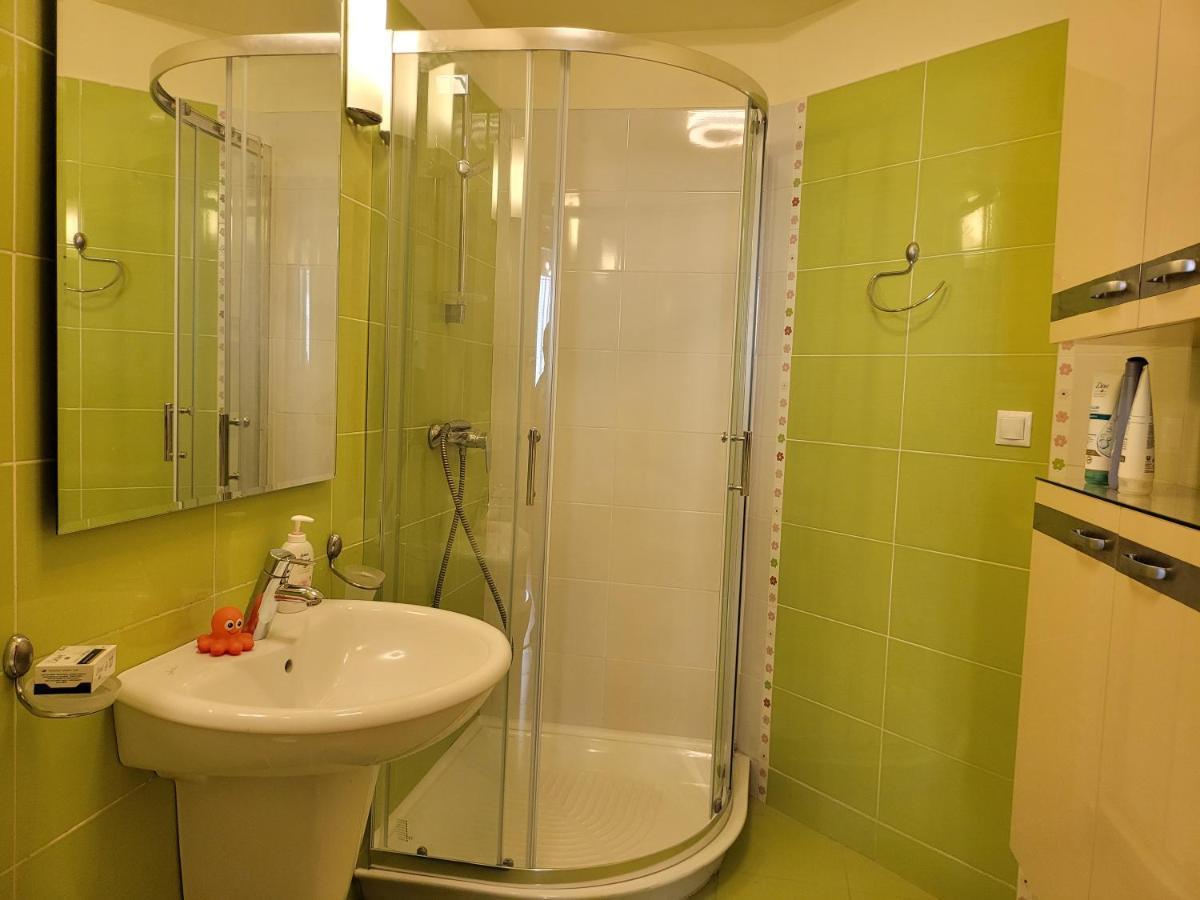 125 Sqm Family Friendly With Kids Room Bucarest Exterior foto