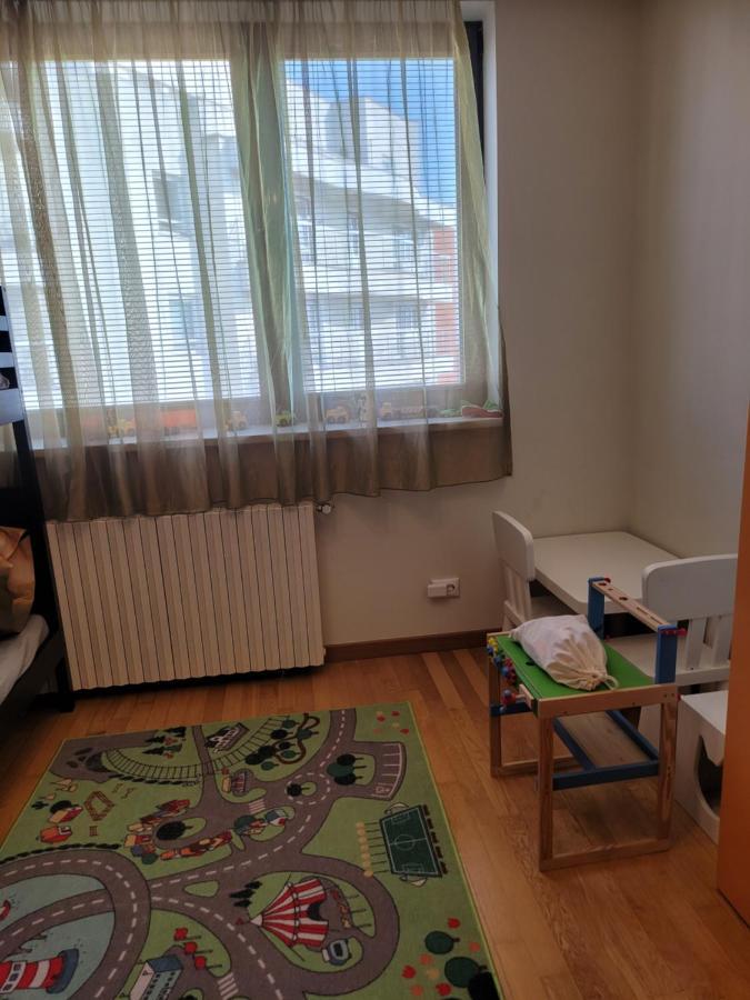 125 Sqm Family Friendly With Kids Room Bucarest Exterior foto